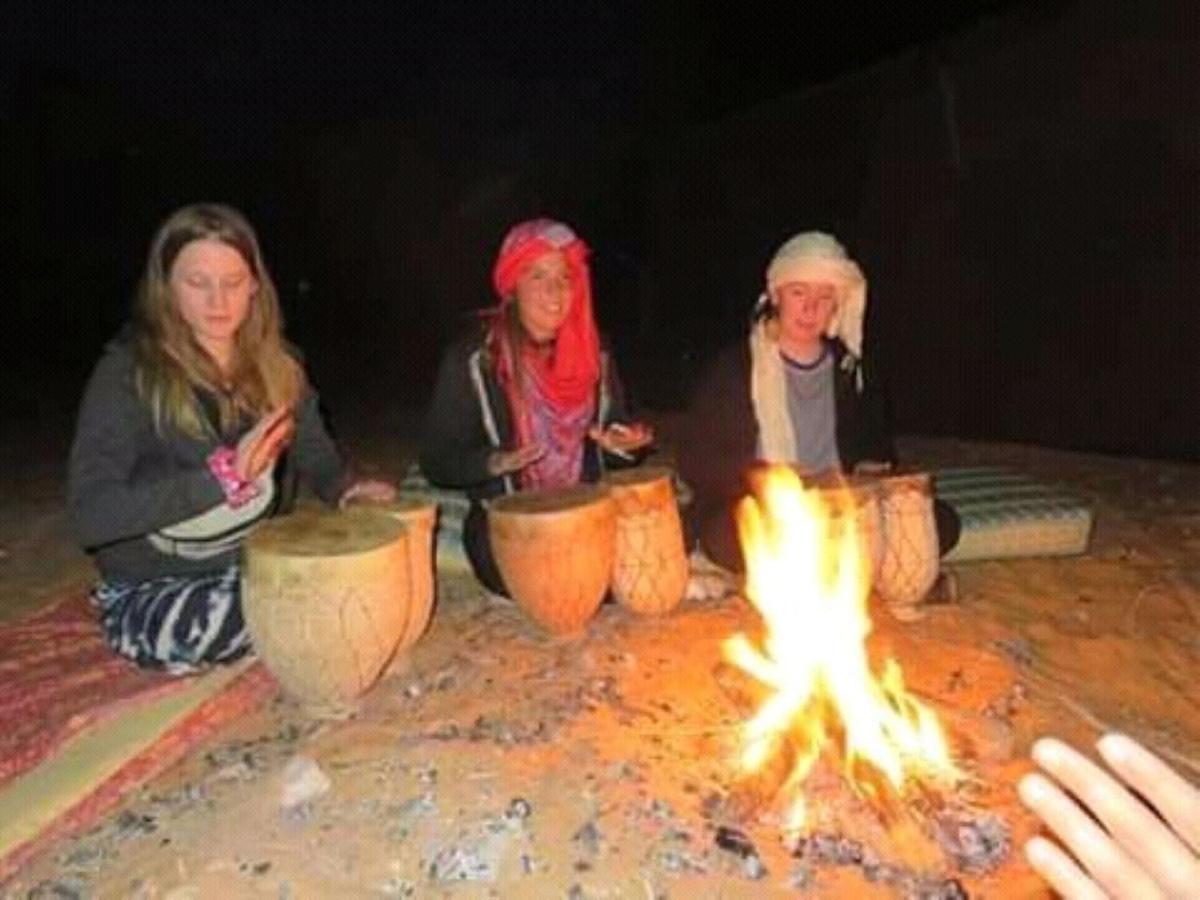 Готель Restcamp Ergchebbi Мерзуга Екстер'єр фото