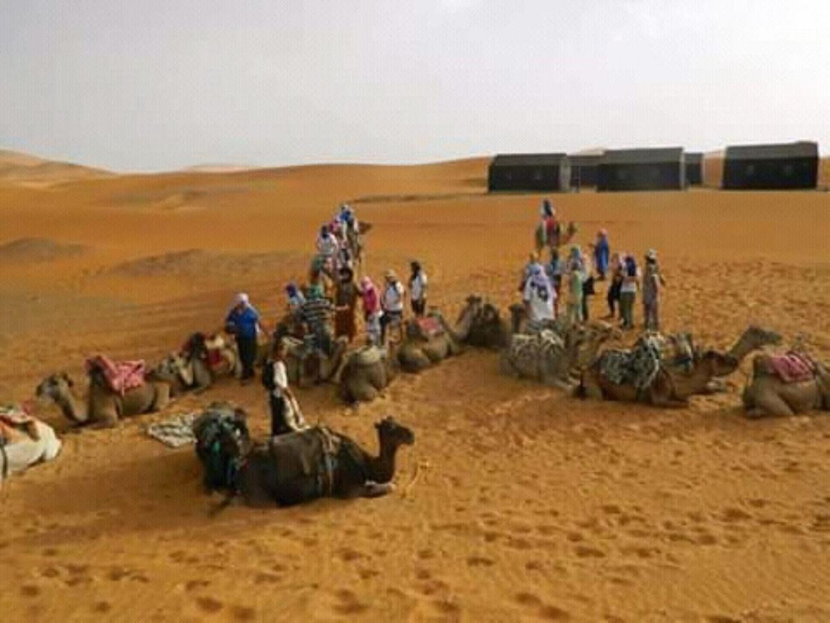Готель Restcamp Ergchebbi Мерзуга Екстер'єр фото