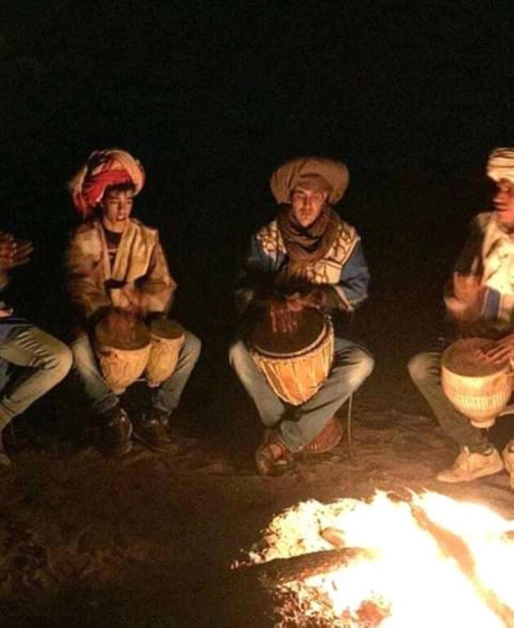 Готель Restcamp Ergchebbi Мерзуга Екстер'єр фото