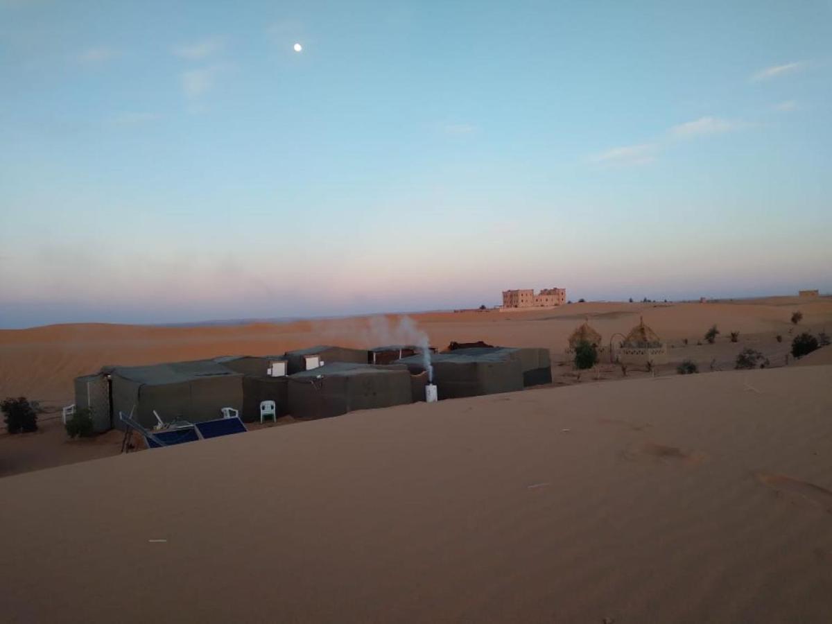 Готель Restcamp Ergchebbi Мерзуга Екстер'єр фото
