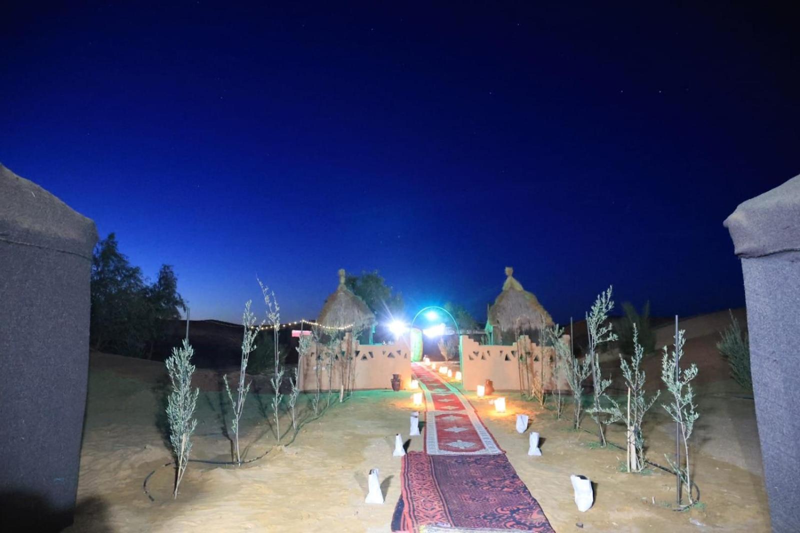 Готель Restcamp Ergchebbi Мерзуга Екстер'єр фото