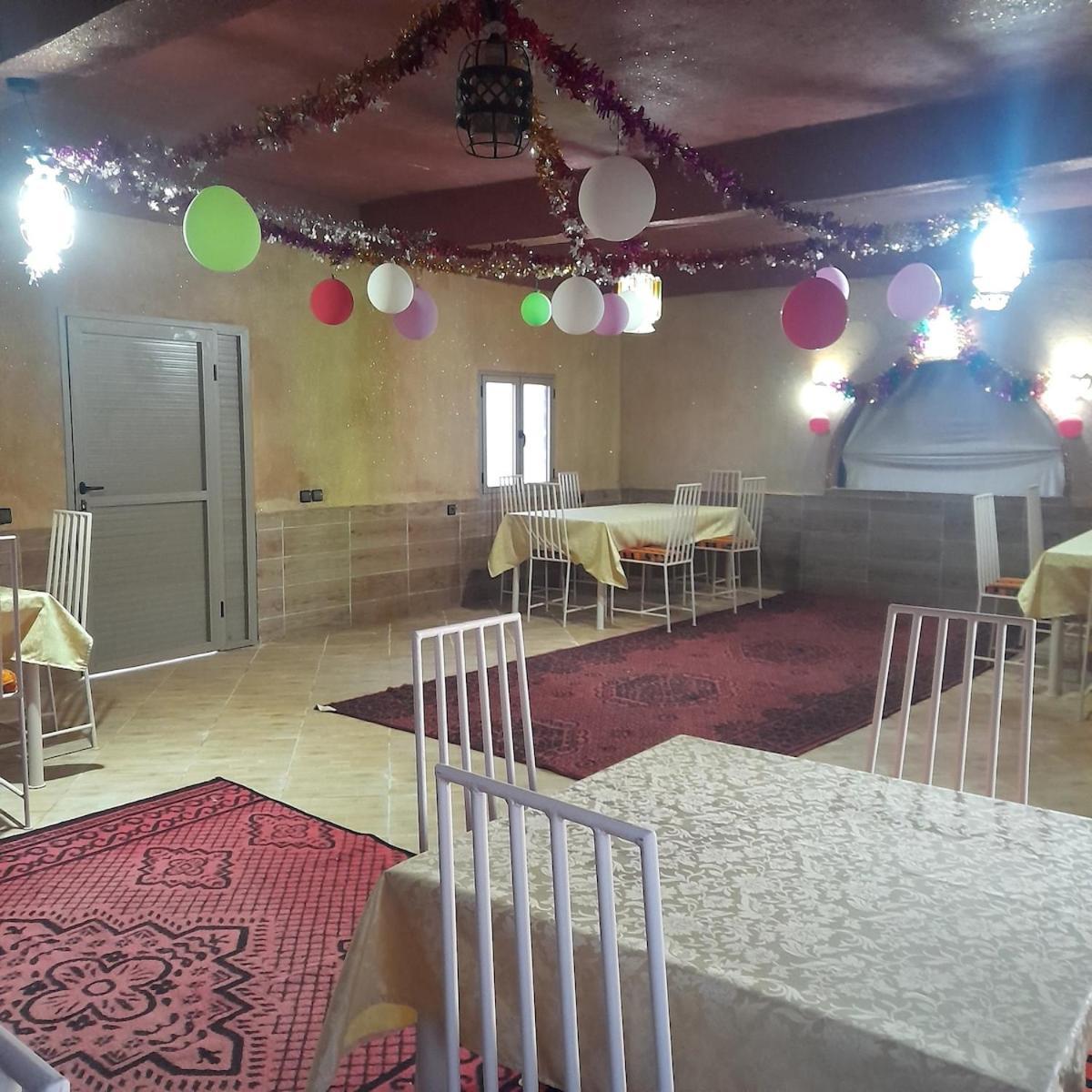 Готель Restcamp Ergchebbi Мерзуга Екстер'єр фото