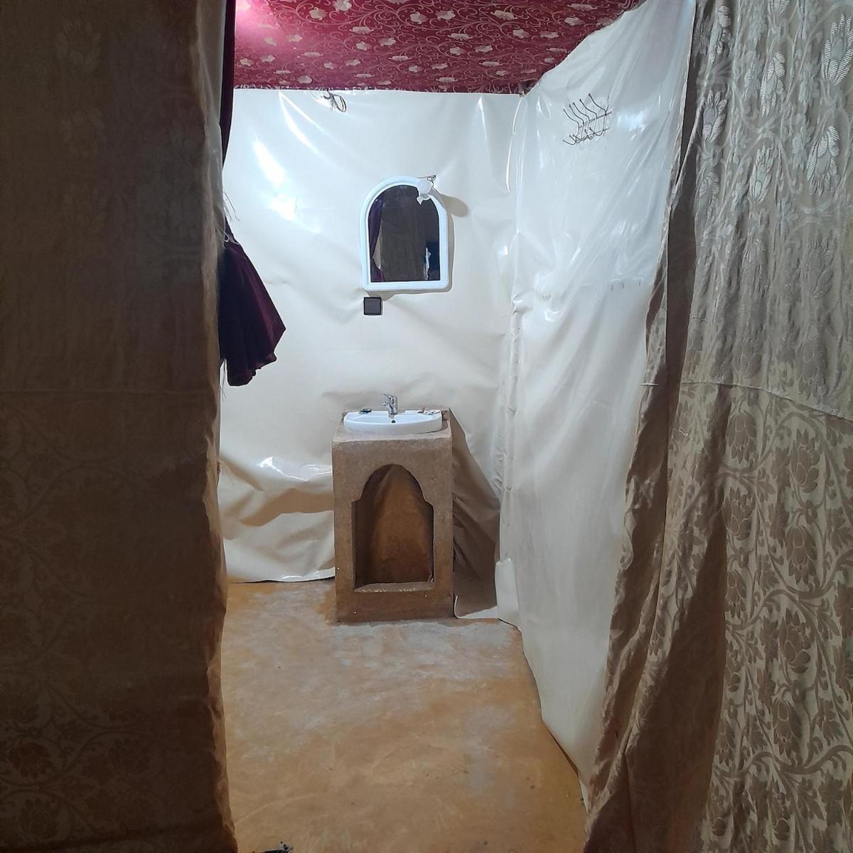 Готель Restcamp Ergchebbi Мерзуга Екстер'єр фото