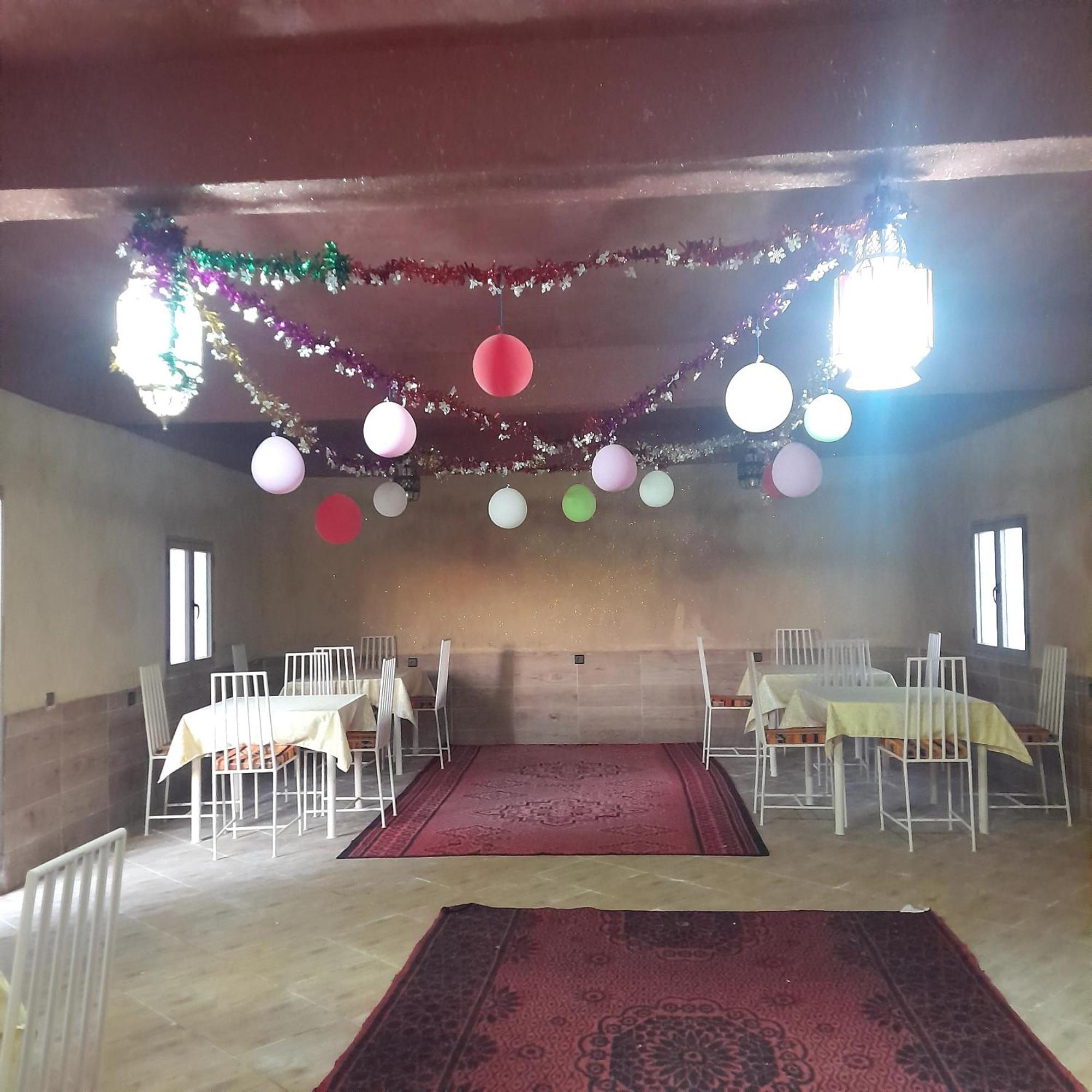 Готель Restcamp Ergchebbi Мерзуга Екстер'єр фото
