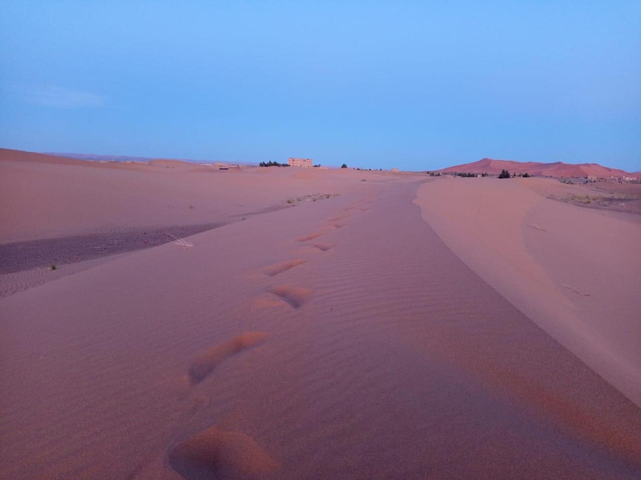 Готель Restcamp Ergchebbi Мерзуга Екстер'єр фото