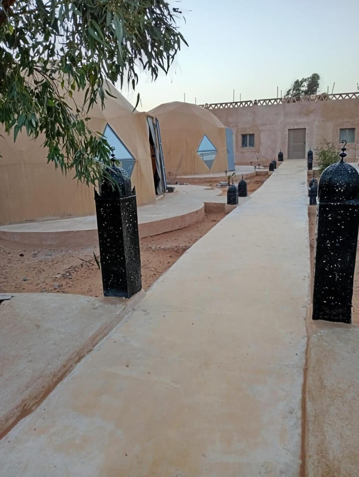 Готель Restcamp Ergchebbi Мерзуга Екстер'єр фото