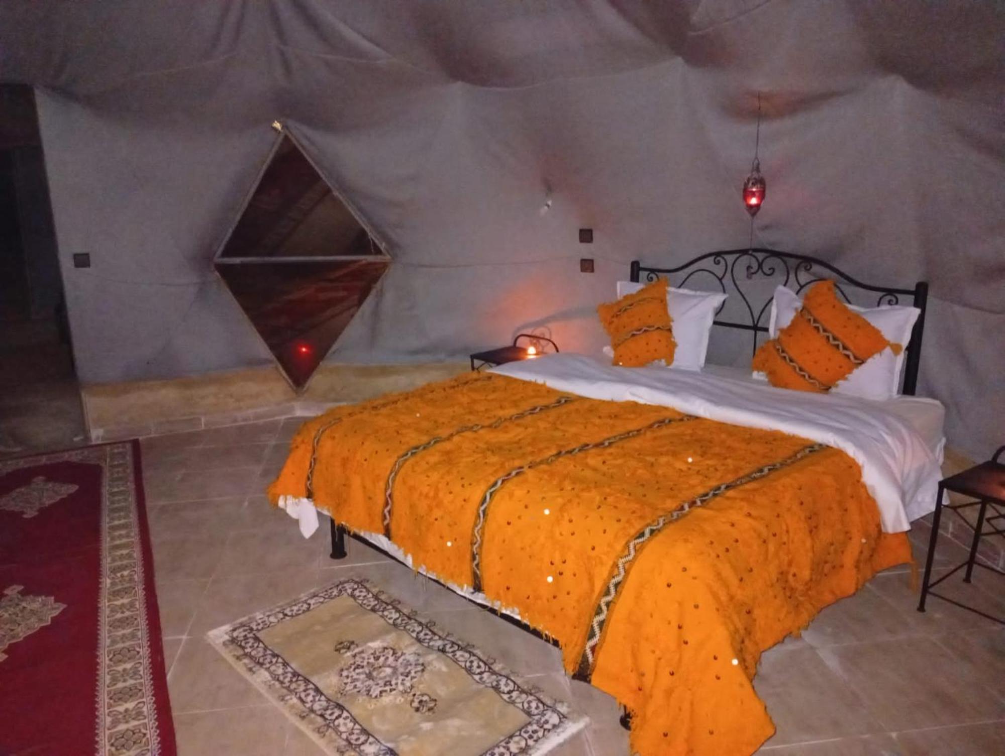 Готель Restcamp Ergchebbi Мерзуга Екстер'єр фото